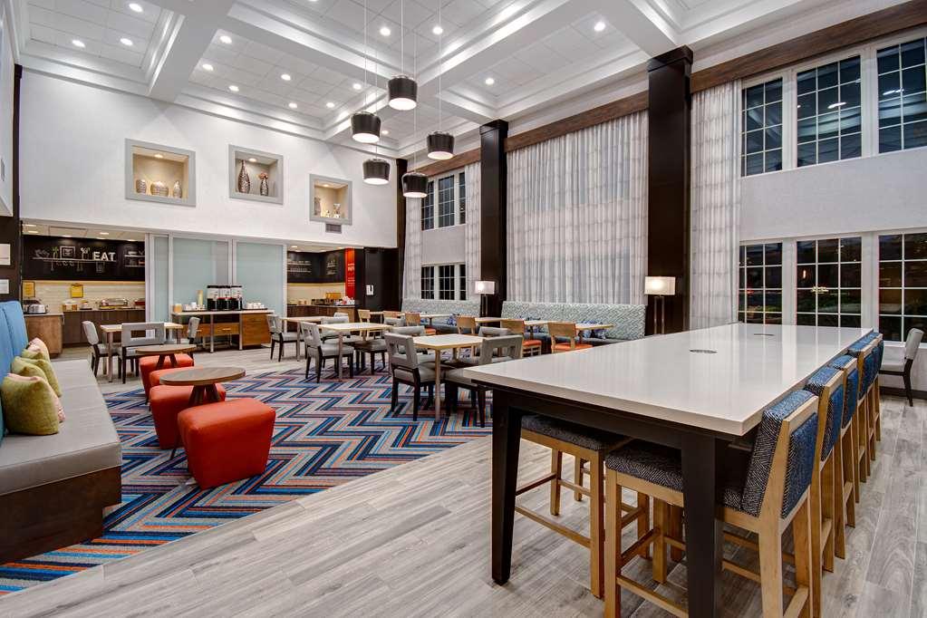 Hampton Inn & Suites Yonkers Restaurant photo