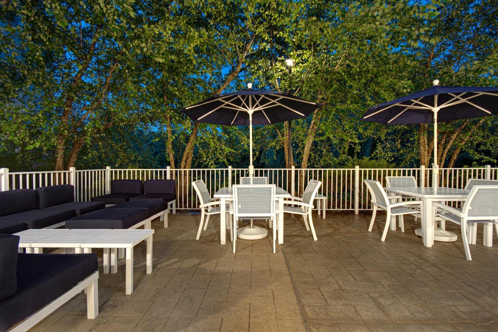 Hampton Inn & Suites Yonkers Extérieur photo